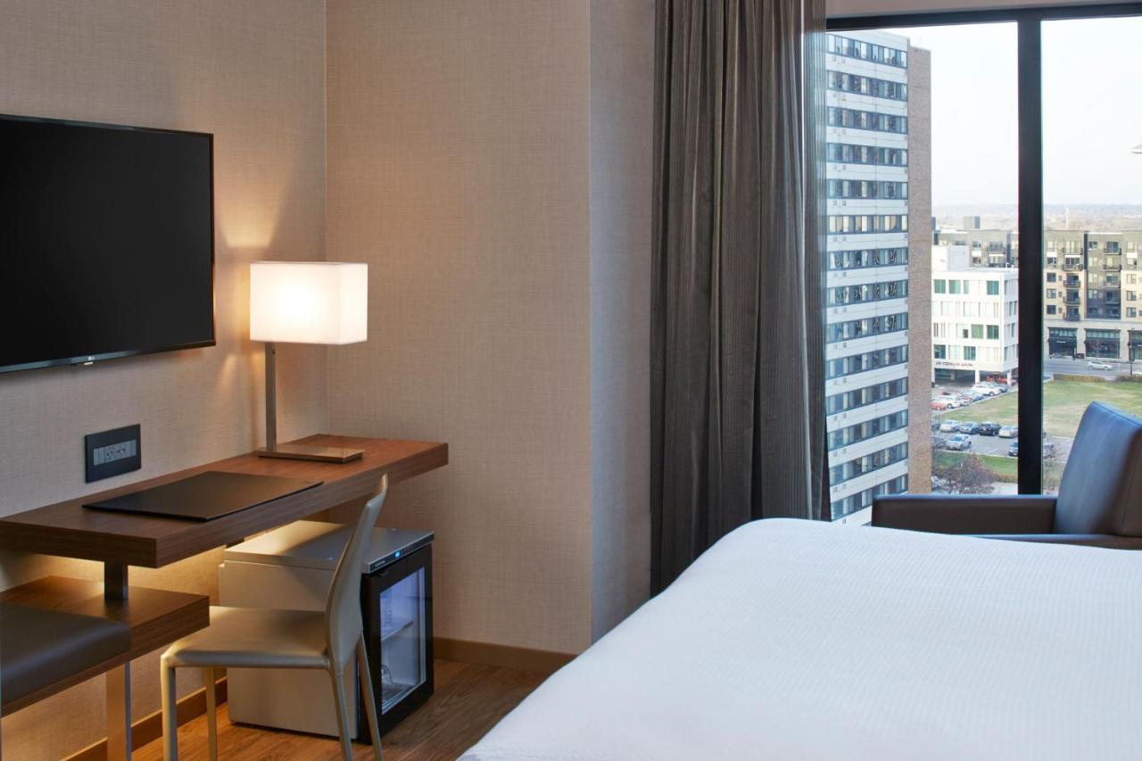Ac Hotel By Marriott Minneapolis Downtown Hotel