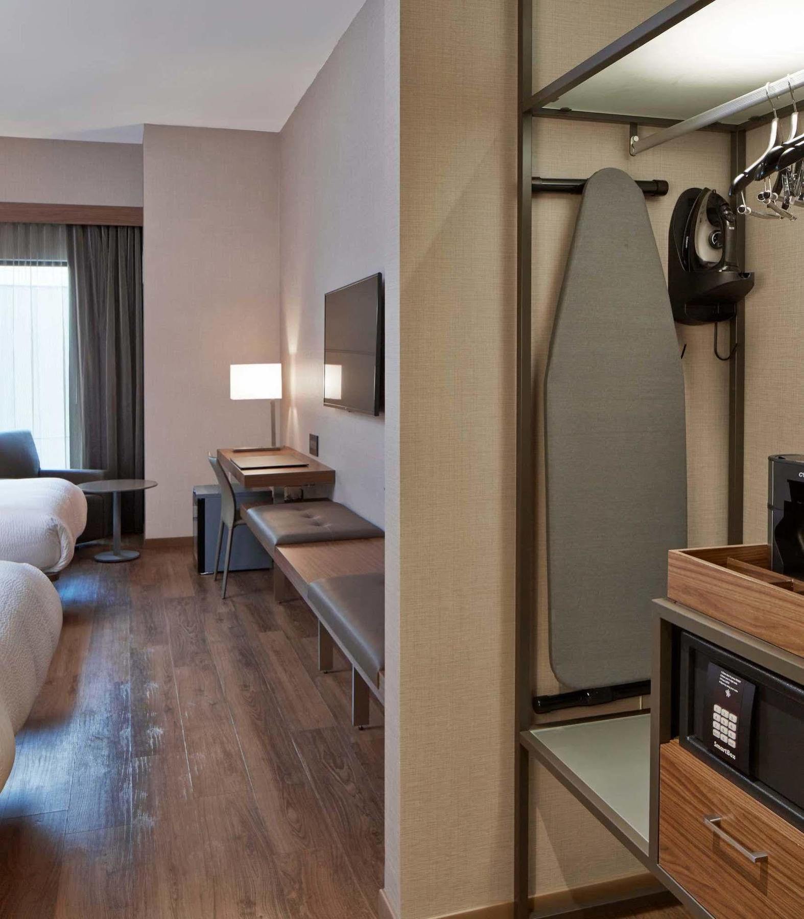 Ac Hotel By Marriott Minneapolis Downtown Hotel