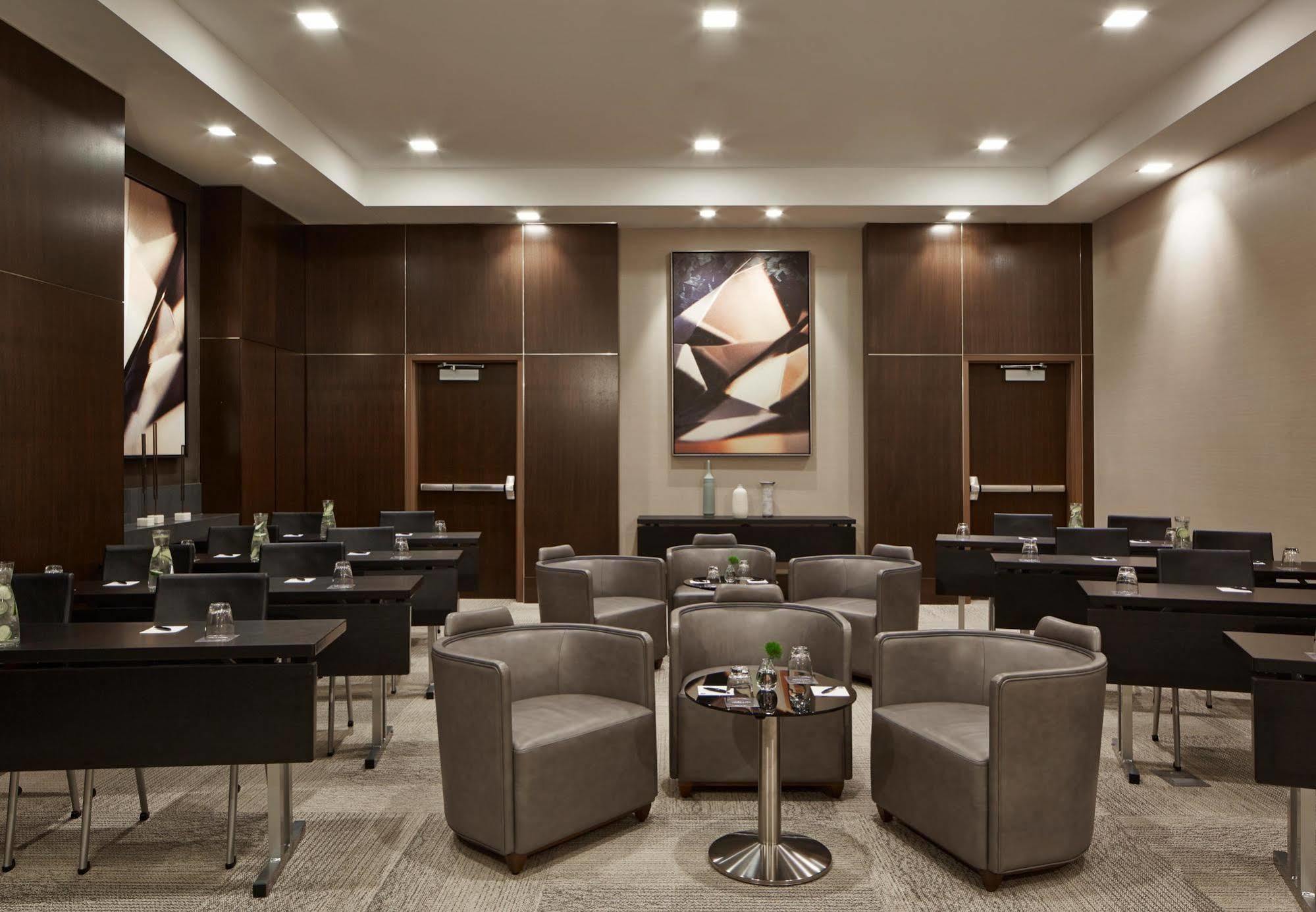 Ac Hotel By Marriott Minneapolis Downtown